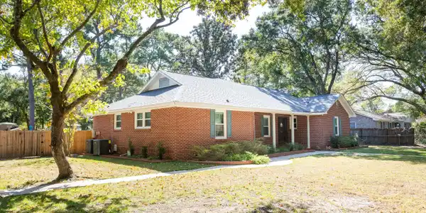 785 Fort Johnson Road