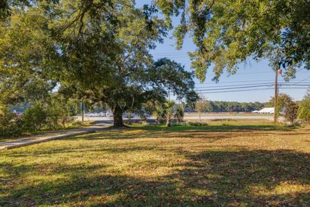 2361 N Hwy 17