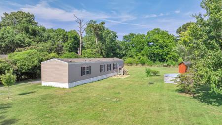 1017 Levi Lake Rd