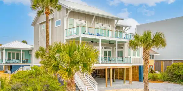 220 W Arctic Ave