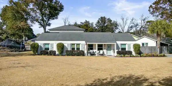 8 Vincent Drive