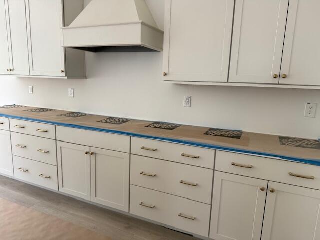 Image 4: Kitchen