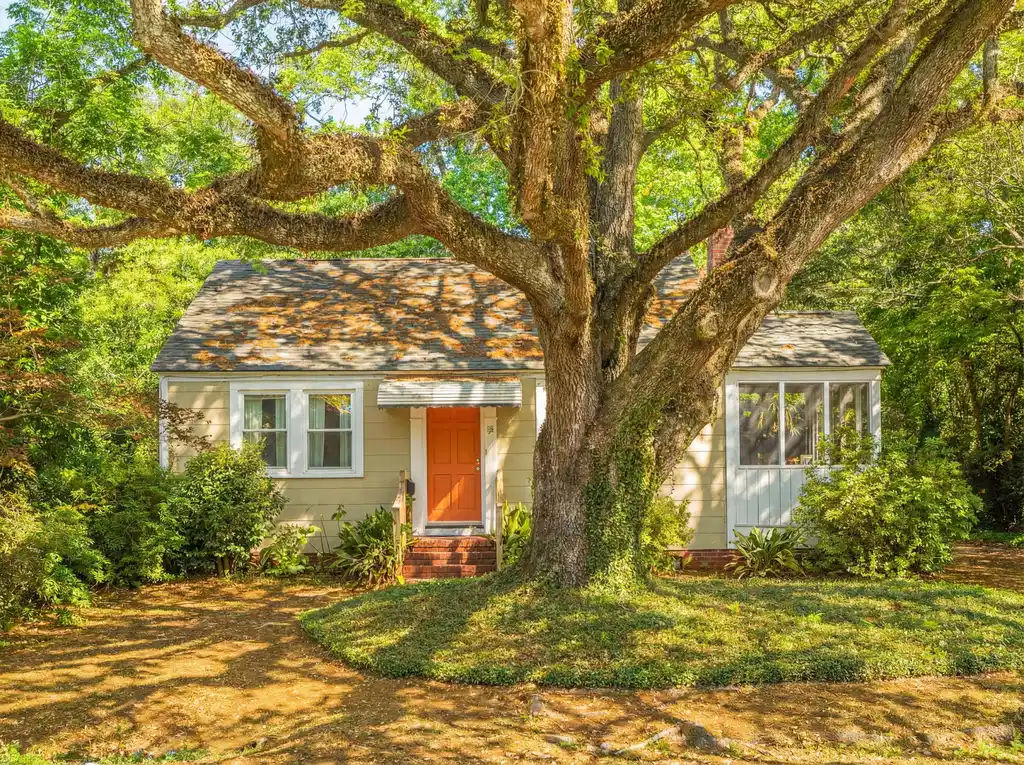 Image 1: 58AvondaleAve-KeenEyeMarketing-001