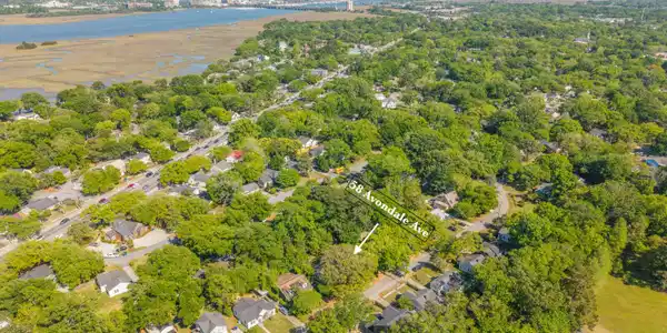Image 2: 58AvondaleAve-KeenEyeMarketing-042