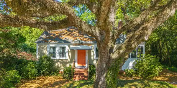 Image 3: 58AvondaleAve-KeenEyeMarketing-002