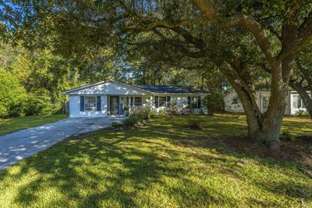 1532 W Robinhood Drive