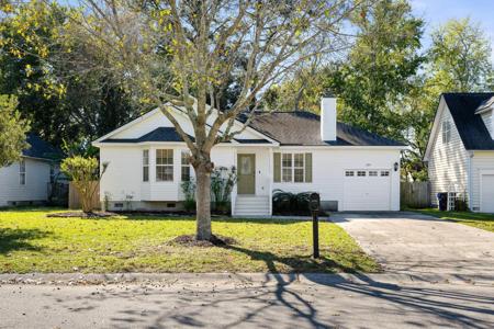 1589 Kentwood Circle