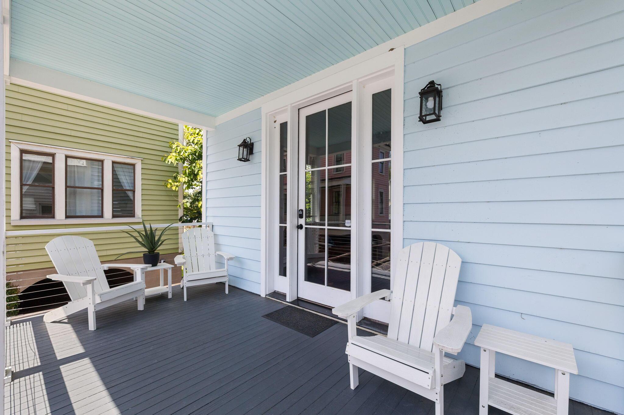 Image 2: Unit D porch