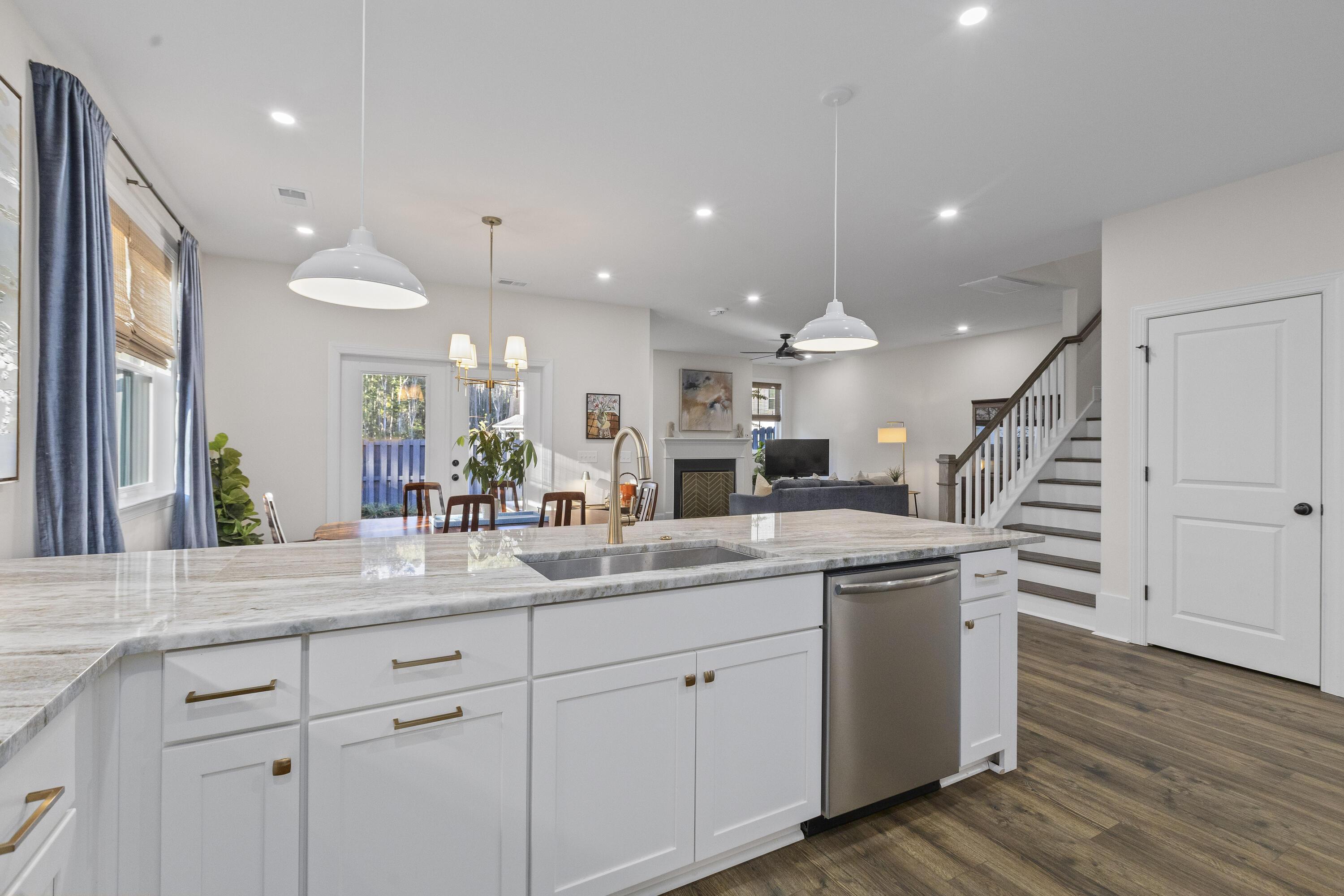 Image 3: 100RisewellCt-CasaVerdeMediaLLC38