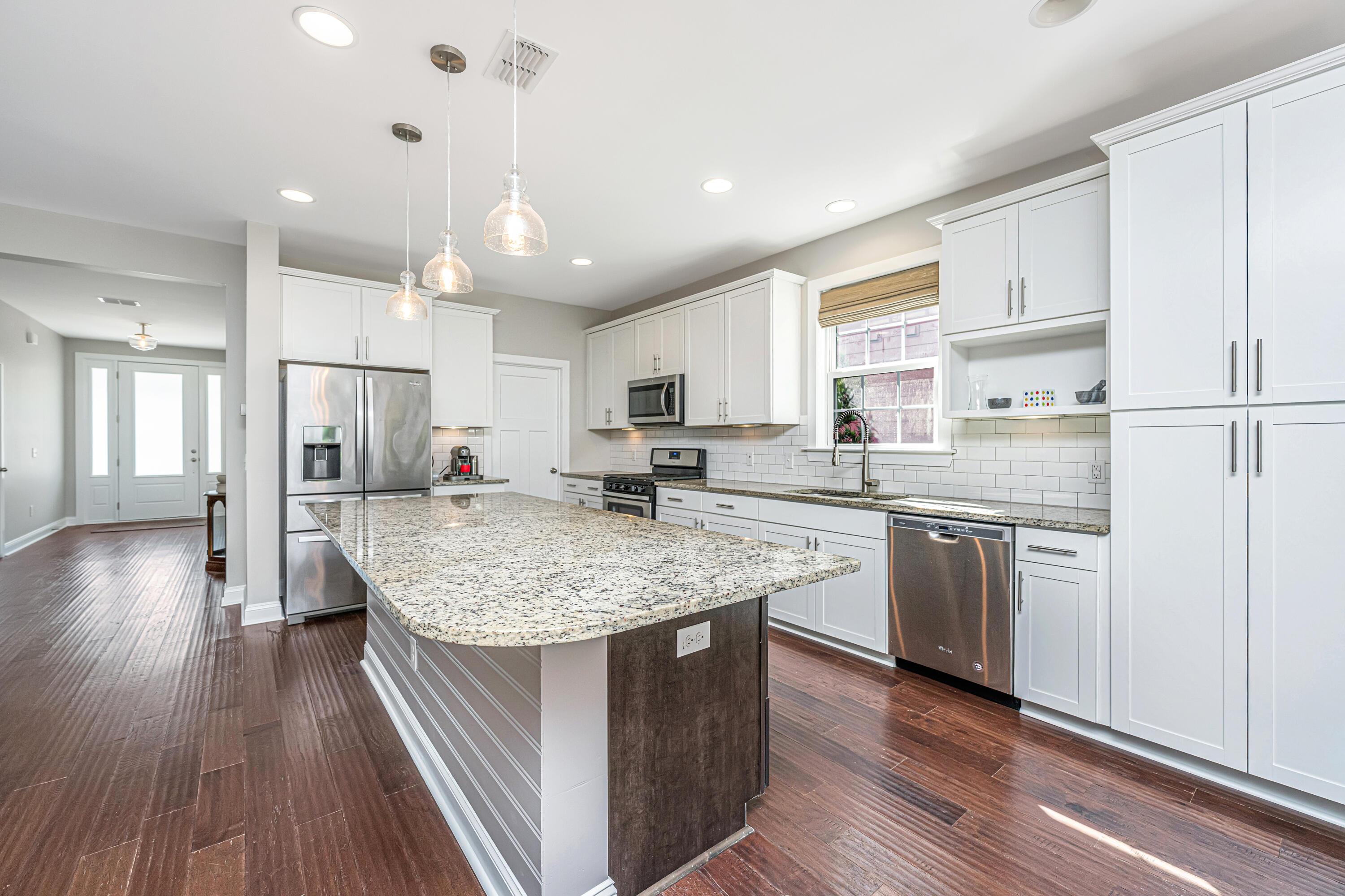 Image 2: 1277PearwoodCt010
