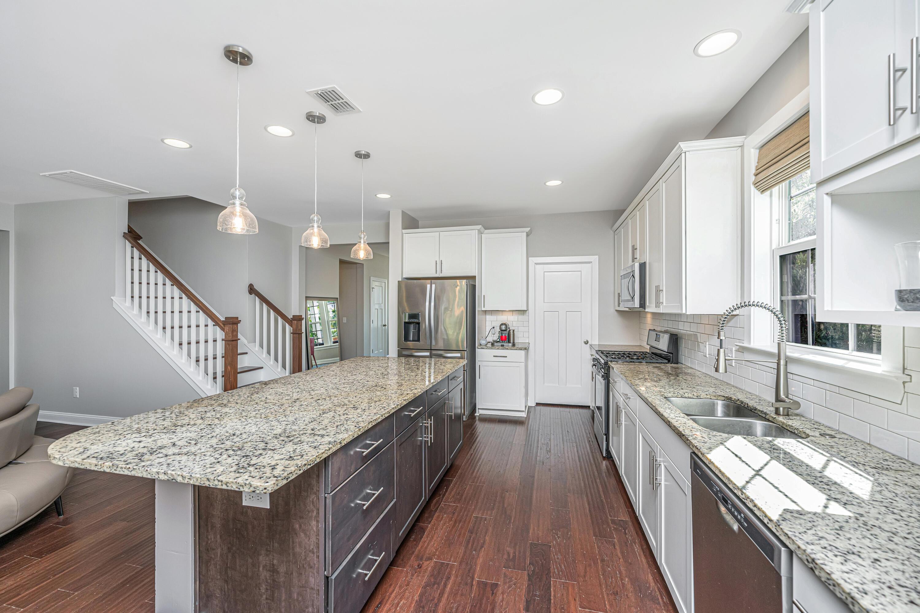 Image 4: 1277PearwoodCt018
