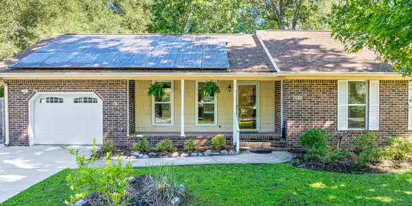 Image 3: 29HillcreekBlvd.NicoleBurbagePhoto-6