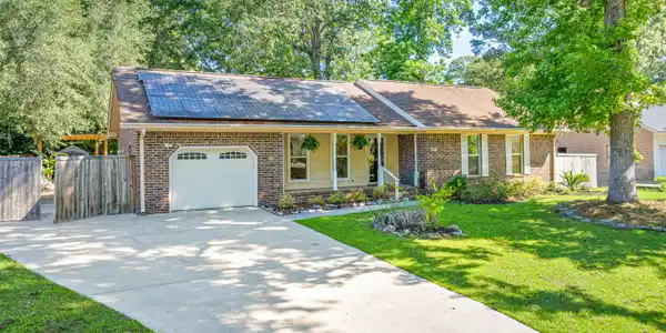 Image 4: 29HillcreekBlvd.NicoleBurbagePhoto-8