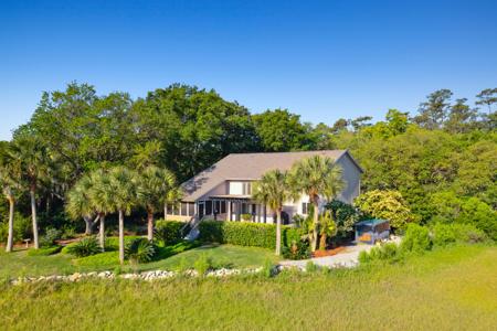 130 E Edgewater Drive