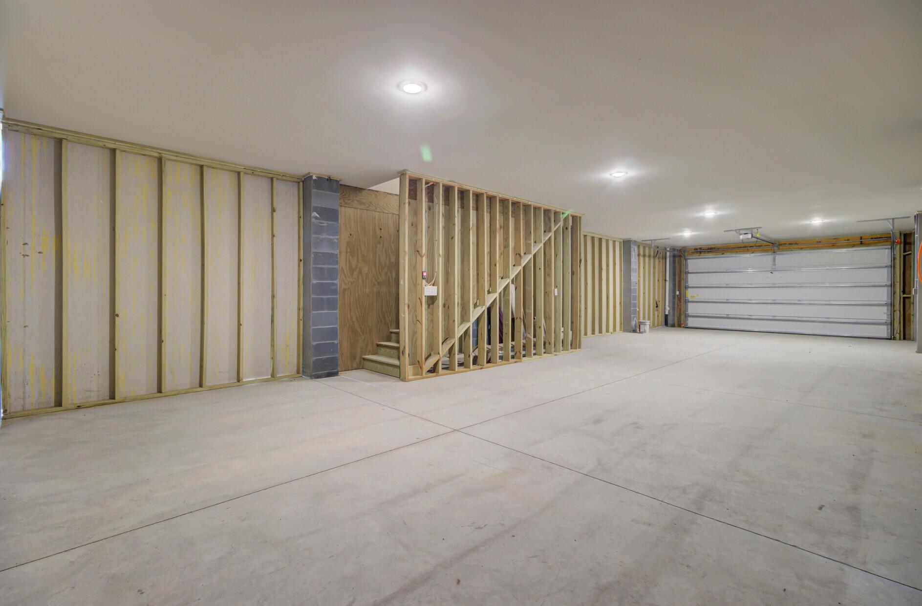 Image 4: Garage!