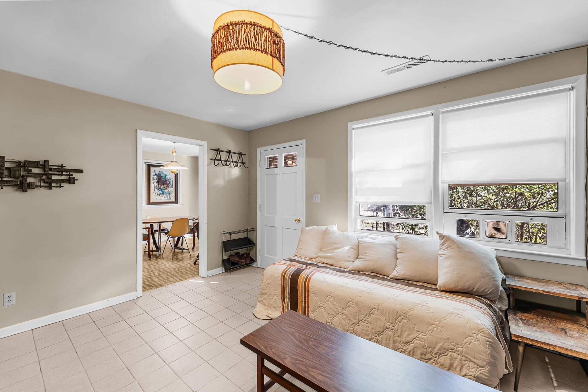 Image 3: CREM - 1514 Balsam St-16