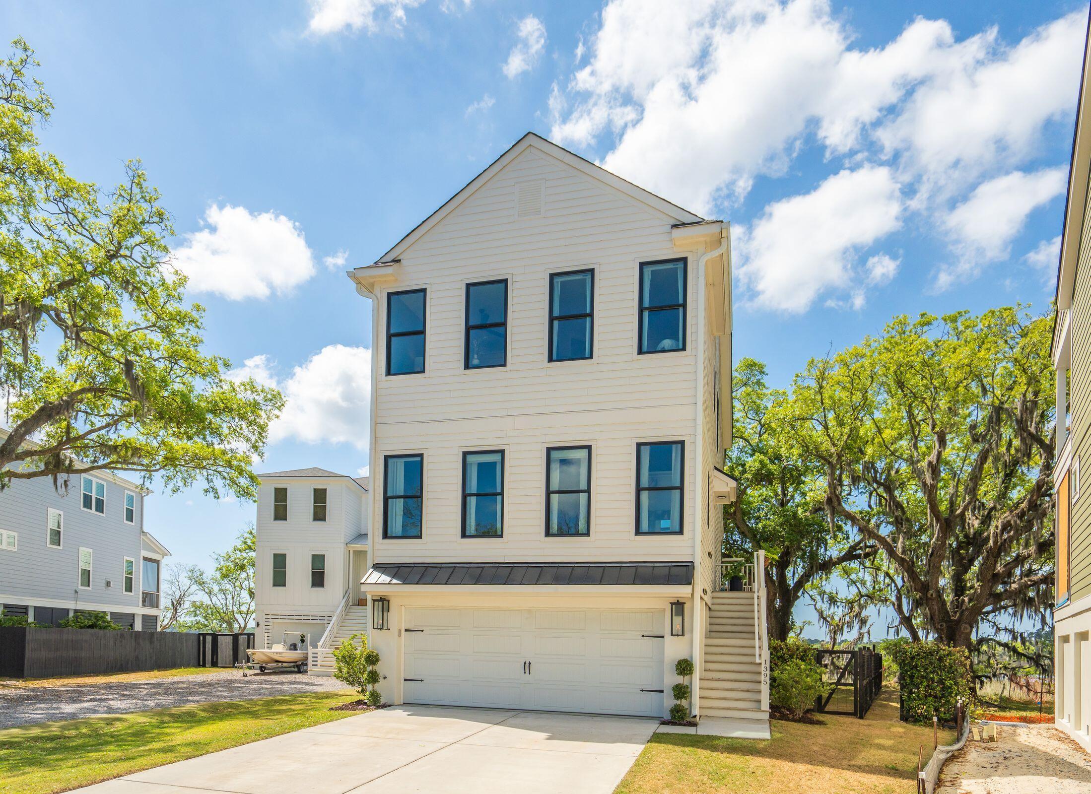 Image 2: 1395HarborViewRd-KeenEyeMarketing-005