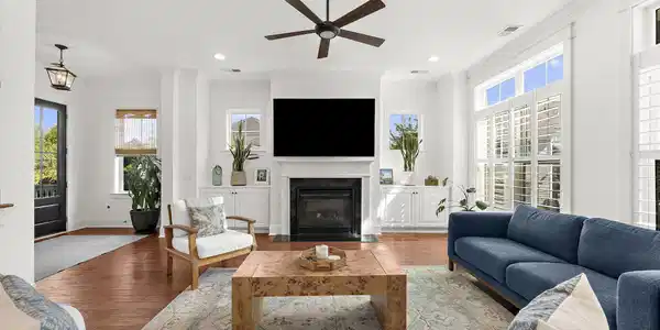 Image 2: 7 60-web-or-mls-DSC08536