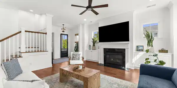 Image 3: 7 61-web-or-mls-DSC08541
