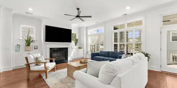 Image 4: 8 59-web-or-mls-DSC08531