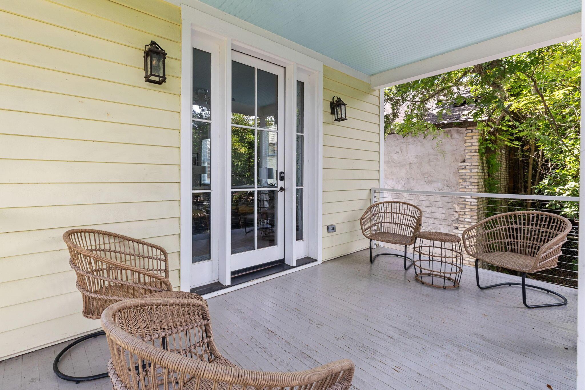 Image 2: Unit E porch