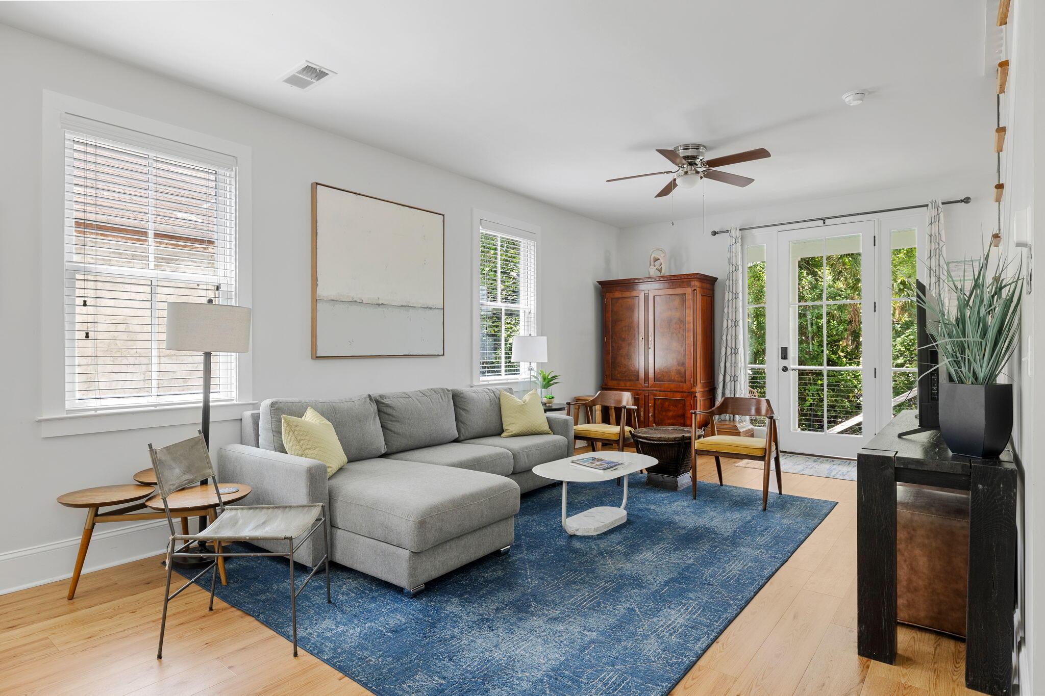 Image 3: Unit E living room