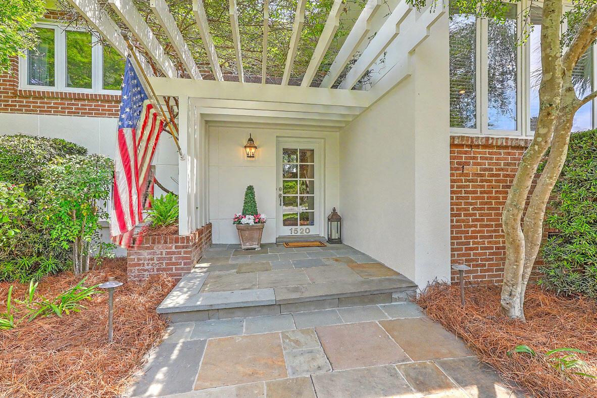 Image 2: 1520 Fairway Drive