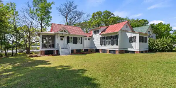 206 Marsh Pointe Drive