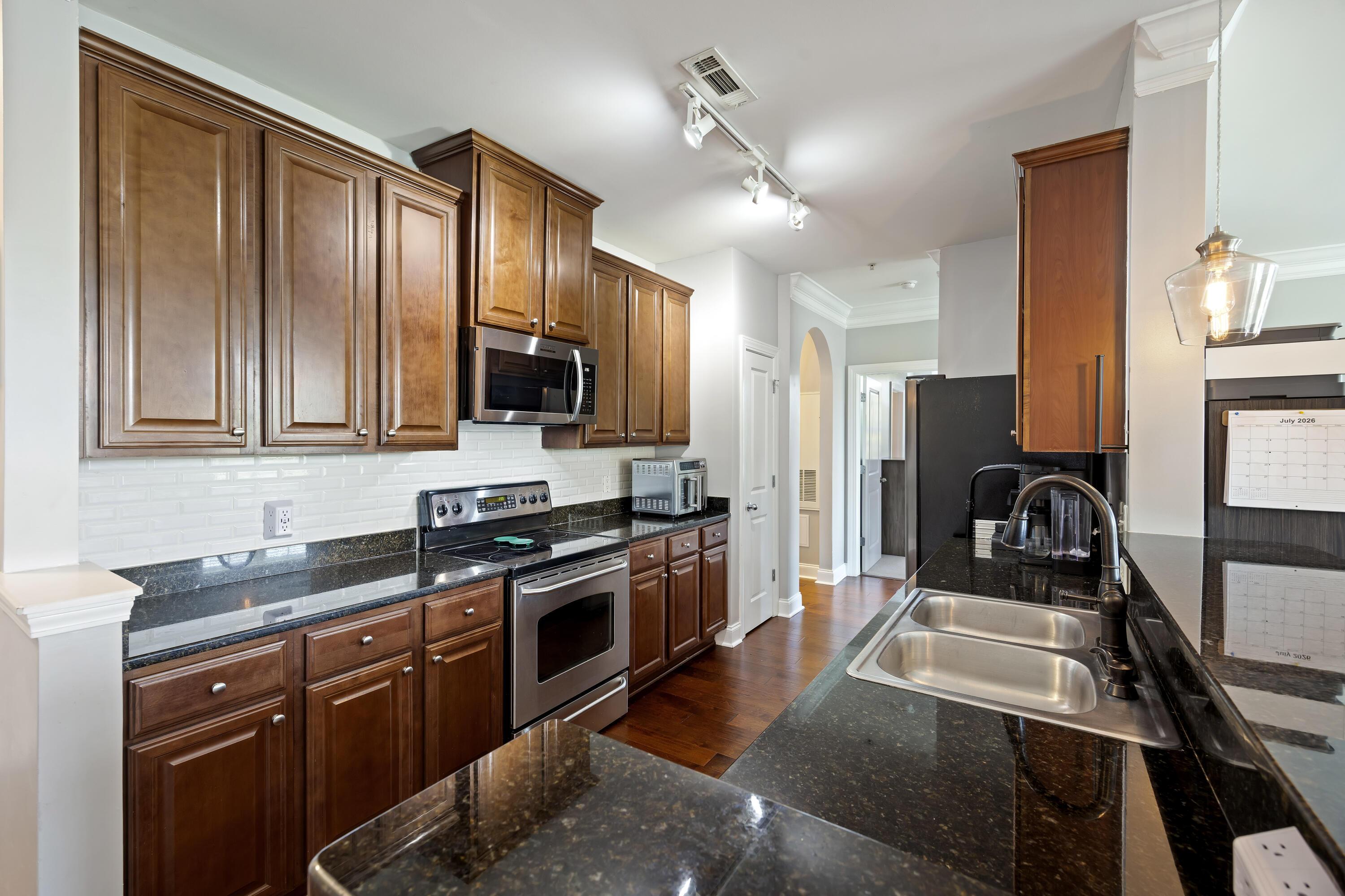 Image 4: Abundant Cabinetry