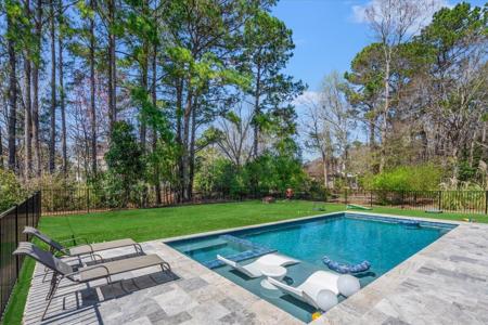 2900 Colonnade Drive