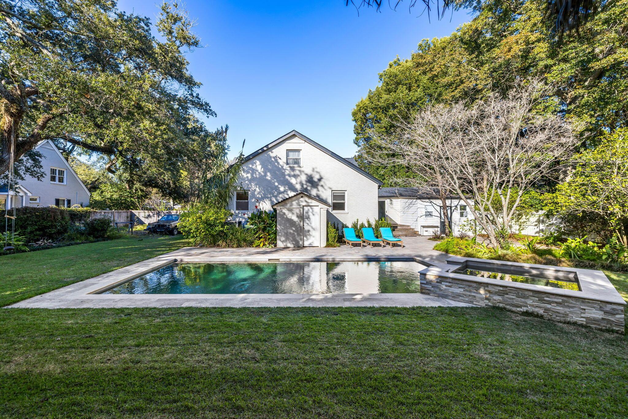 Image 3: 33-web-or-mls-551 Elizabeth Ln W Coastal