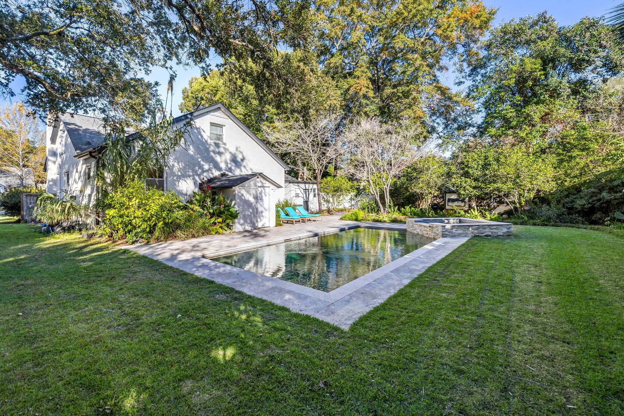 Image 4: 34-web-or-mls-551 Elizabeth Ln W Coastal