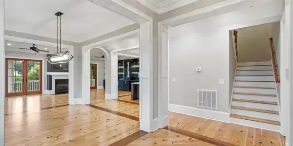 Image 4: Foyer
