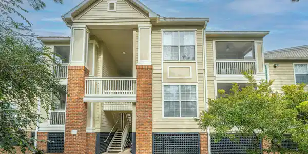1600 Long Grove Drive