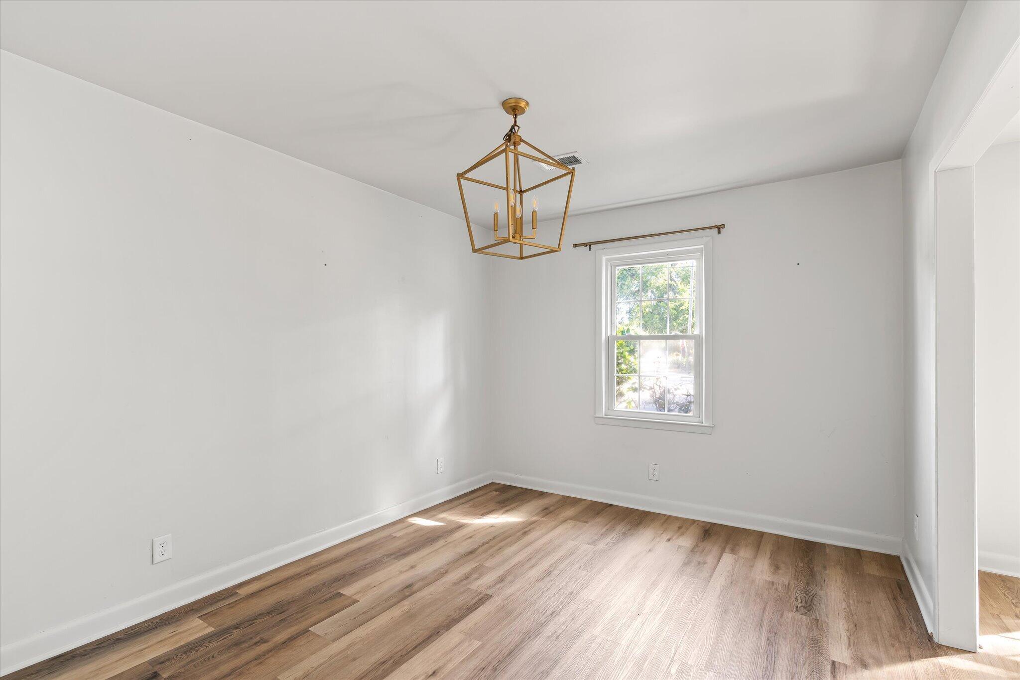 Image 4: 05-Dining Room