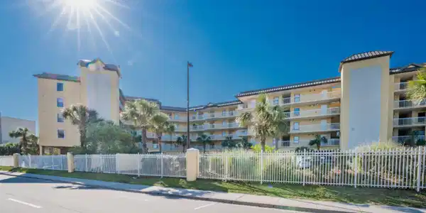 Image 3: Yellow Condo1-4