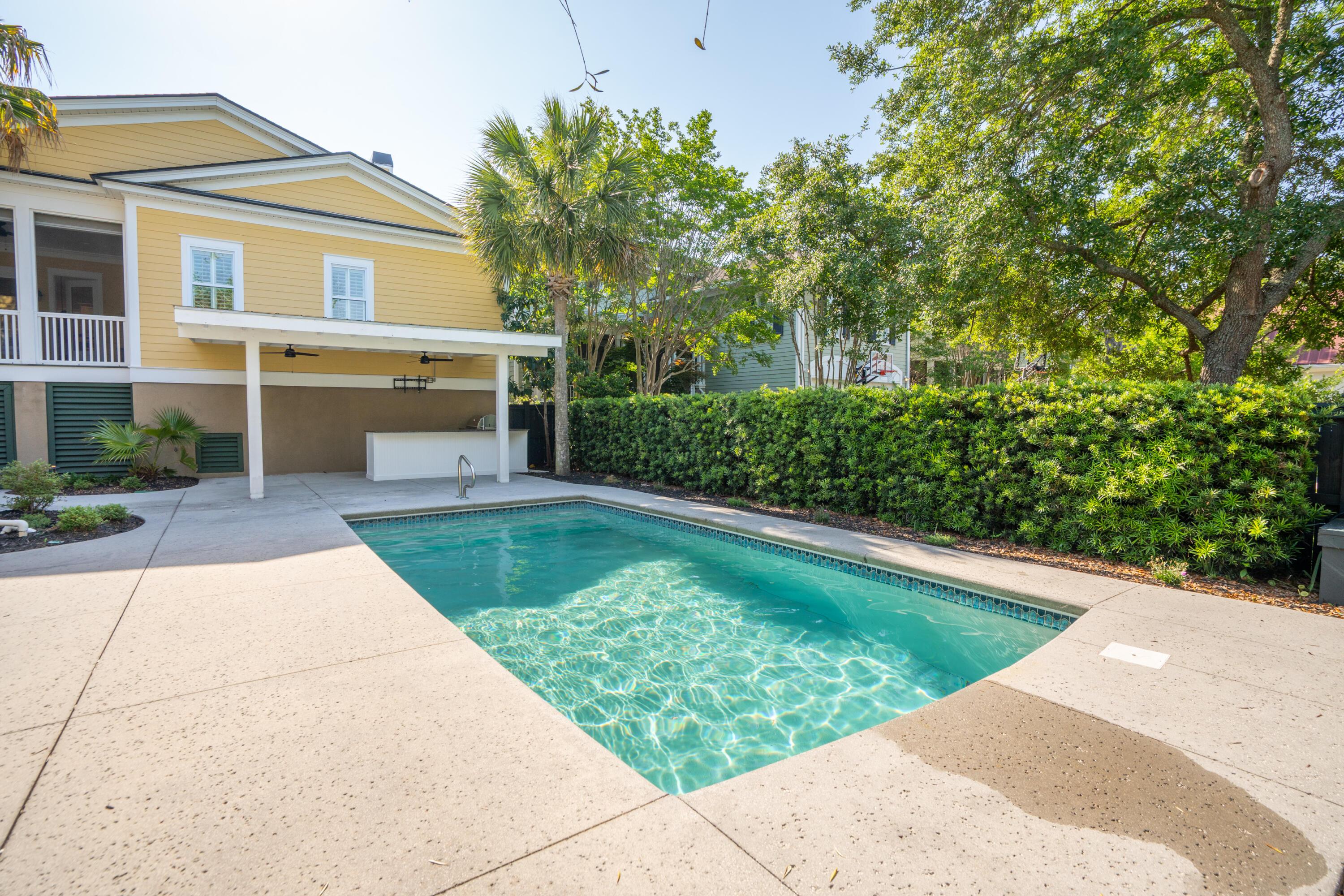 Image 2: Large Pool