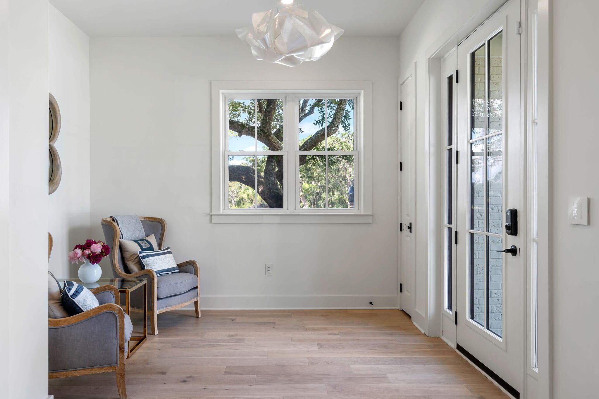 Image 4: 1st level entry