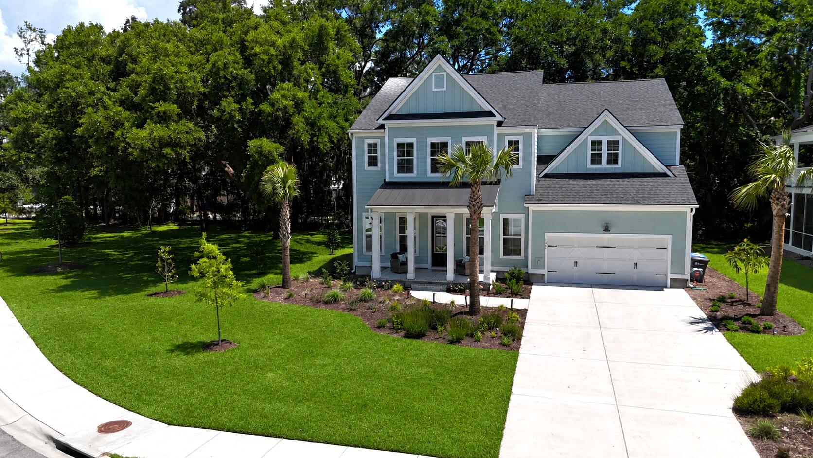 Image 2: Large .25 Acre lot