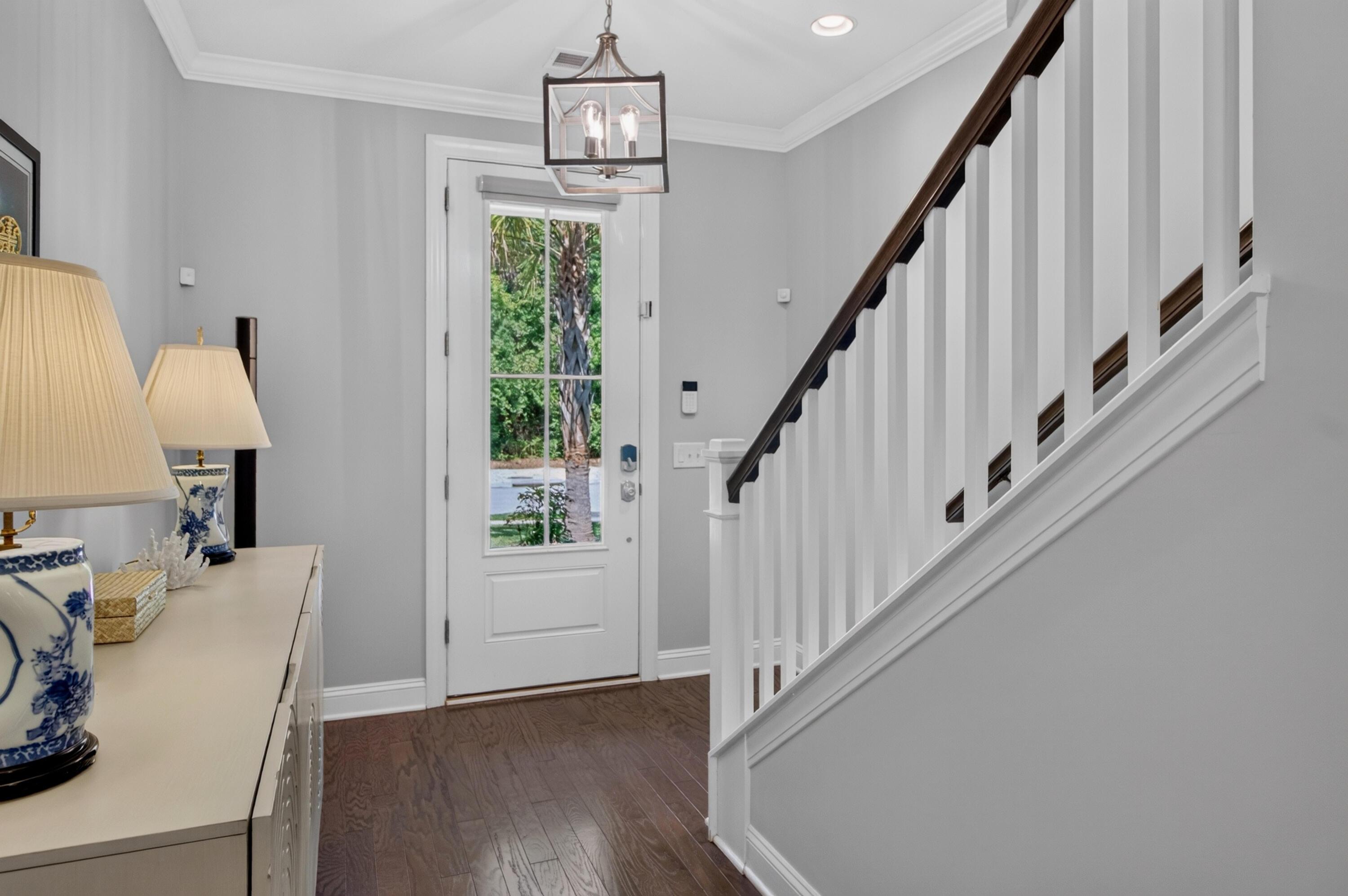 Image 4: Foyer
