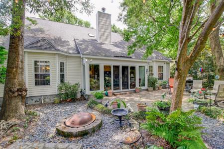 682 Majestic Oaks Drive