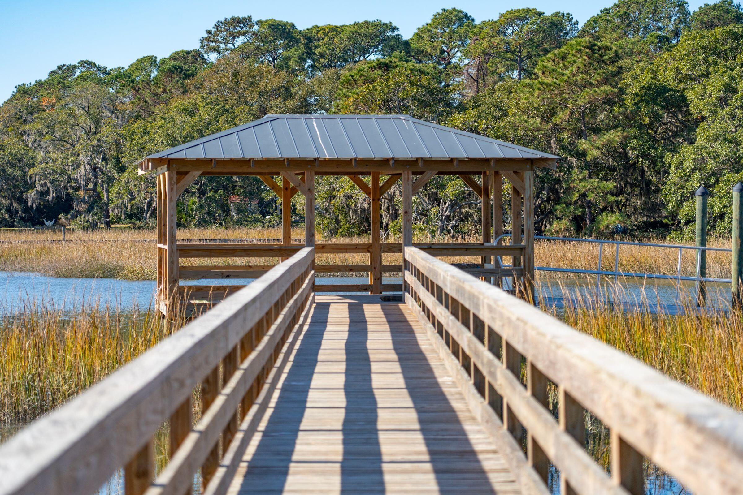 Image 3: Dock with floater is in place