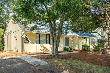 1116 Daffodil Lane