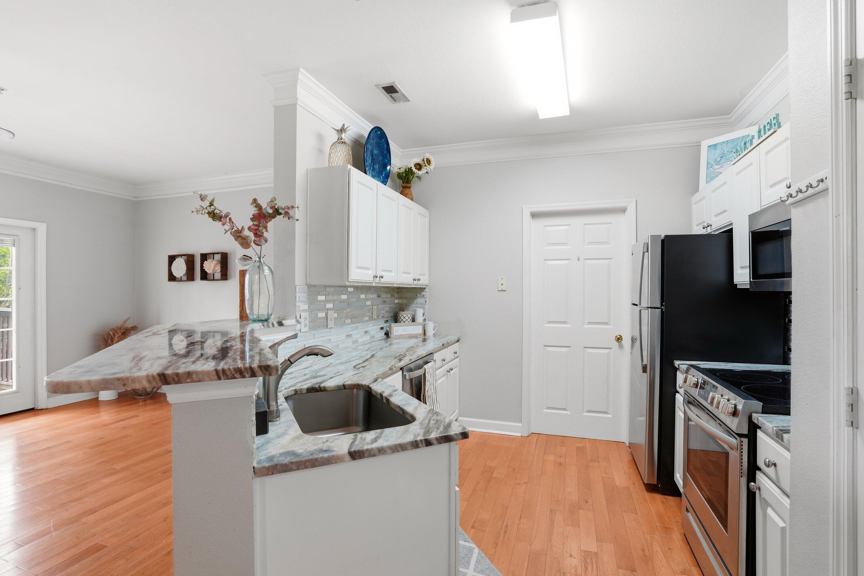 Image 3: Kitchen