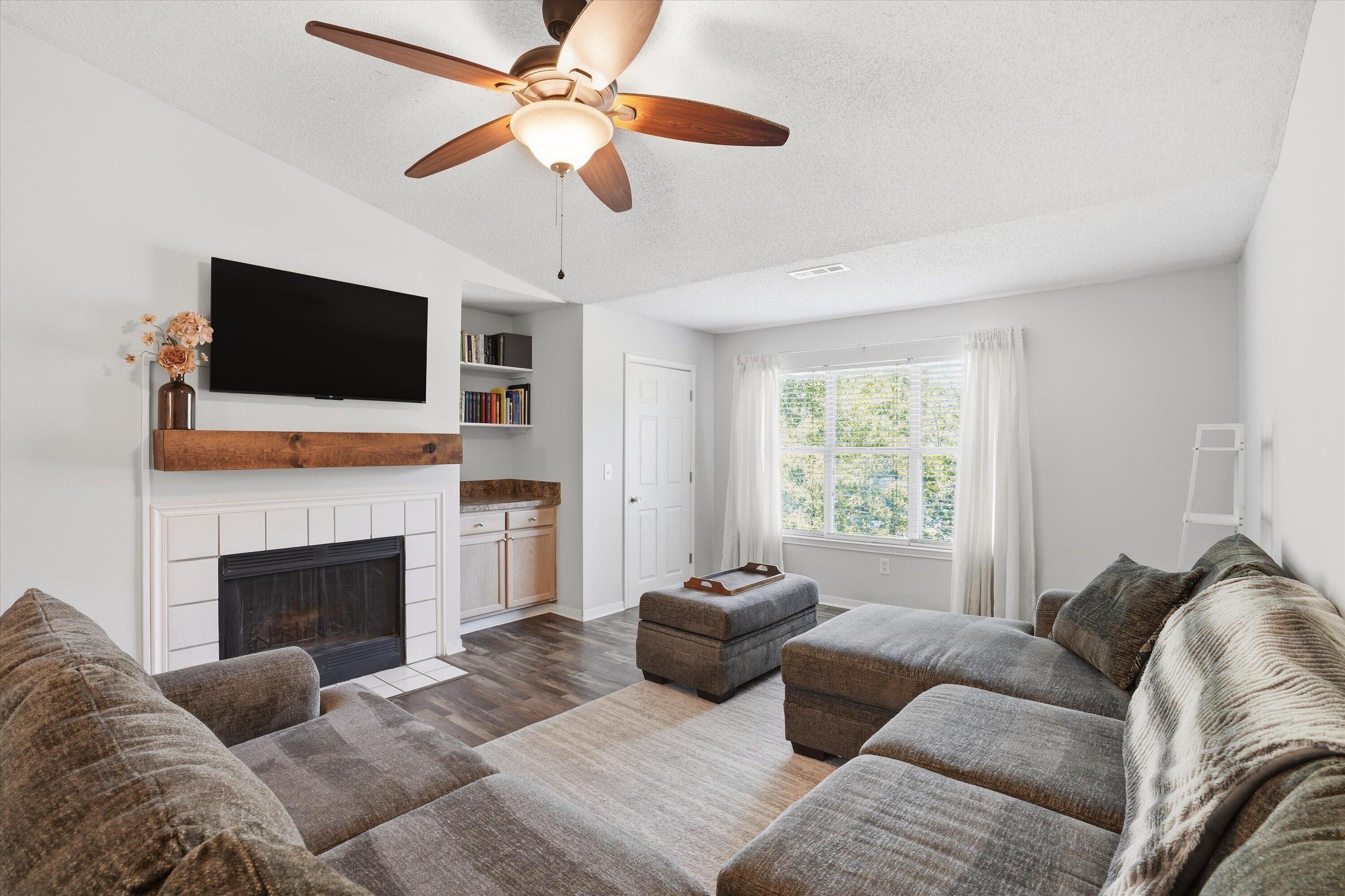 Image 2: Living Room