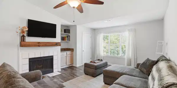 Image 2: Living Room