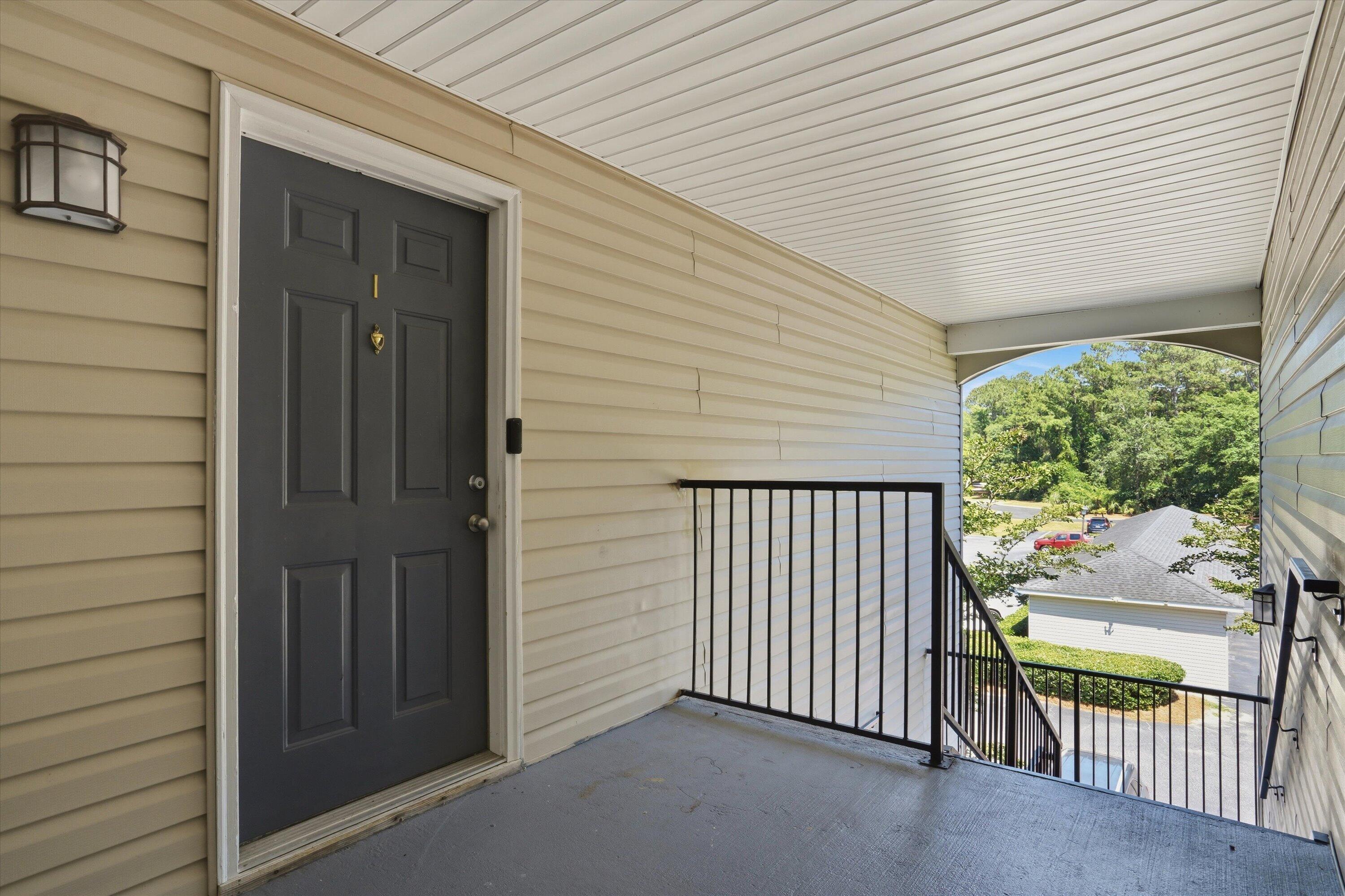 Image 4: Private entrance