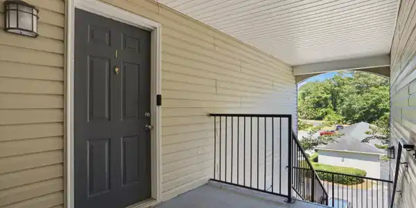 Image 4: Private entrance