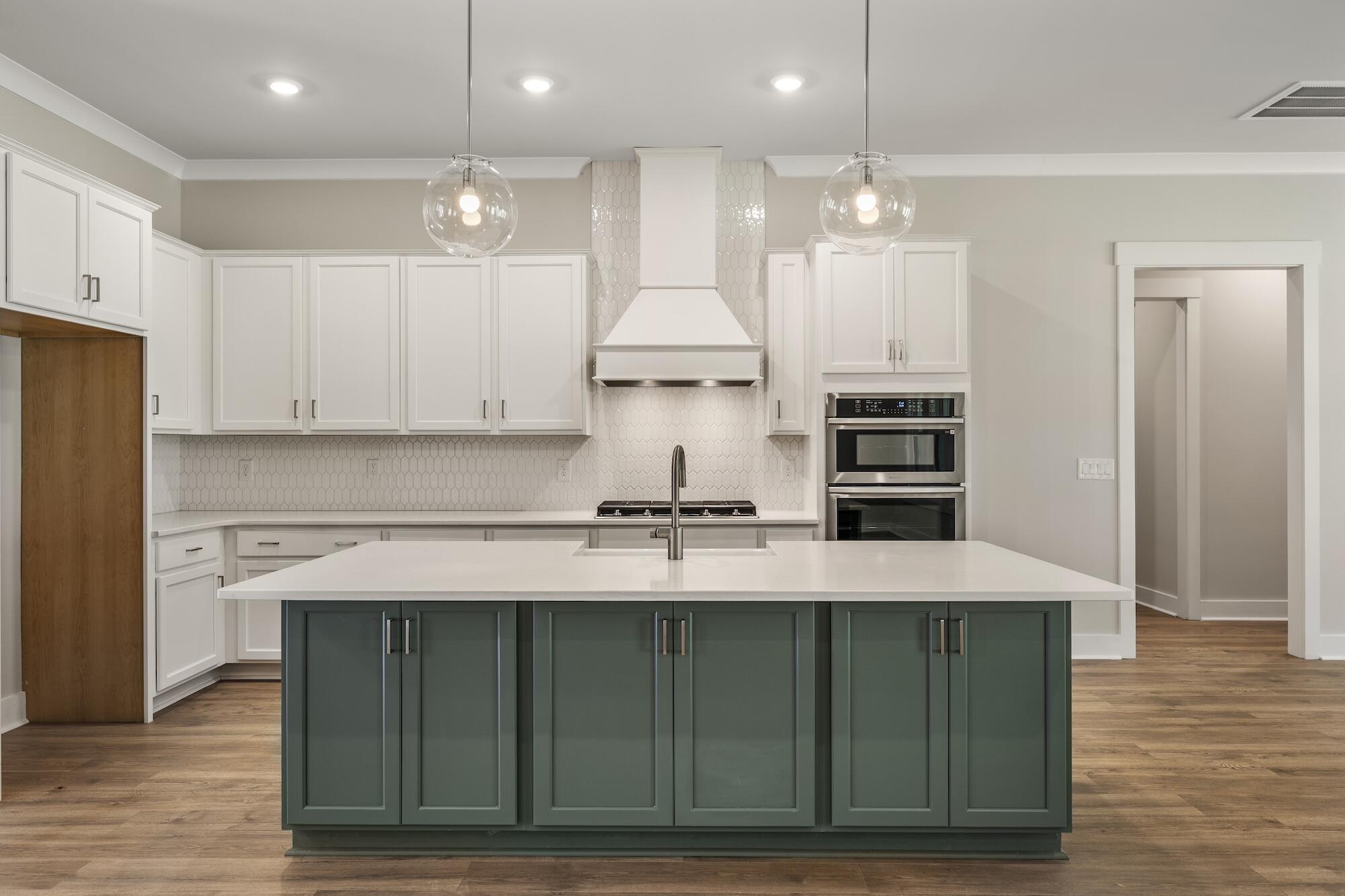 Image 4: Kitchen