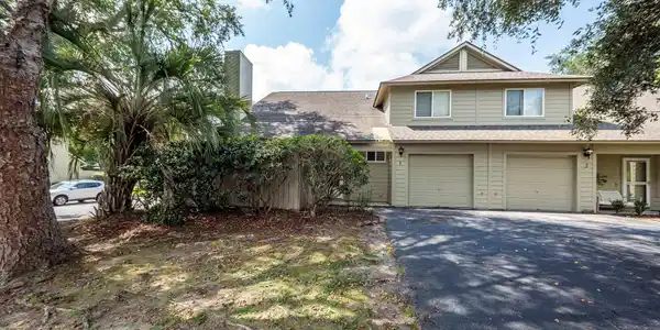 1 Maplecrest Drive
